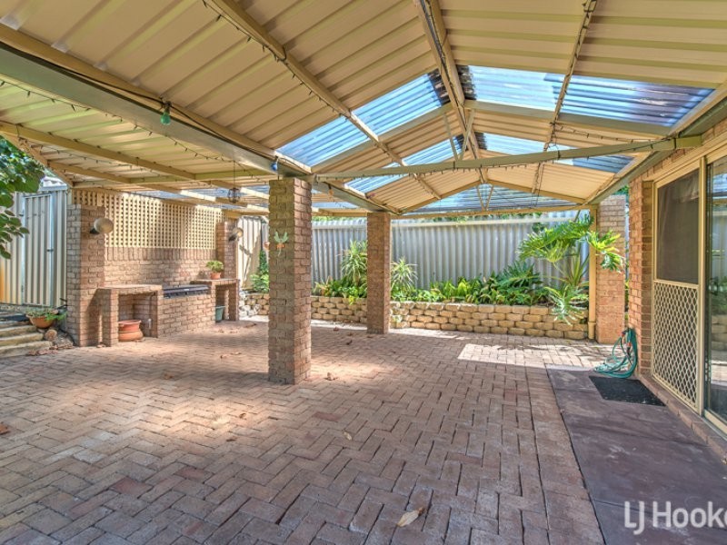 8 Cavalier Court, Thornlie WA 6108