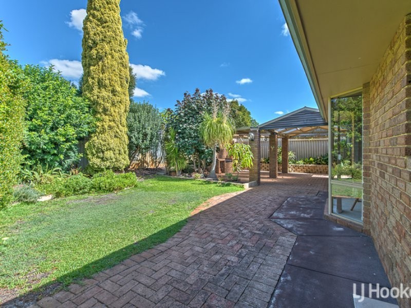 8 Cavalier Court, Thornlie WA 6108