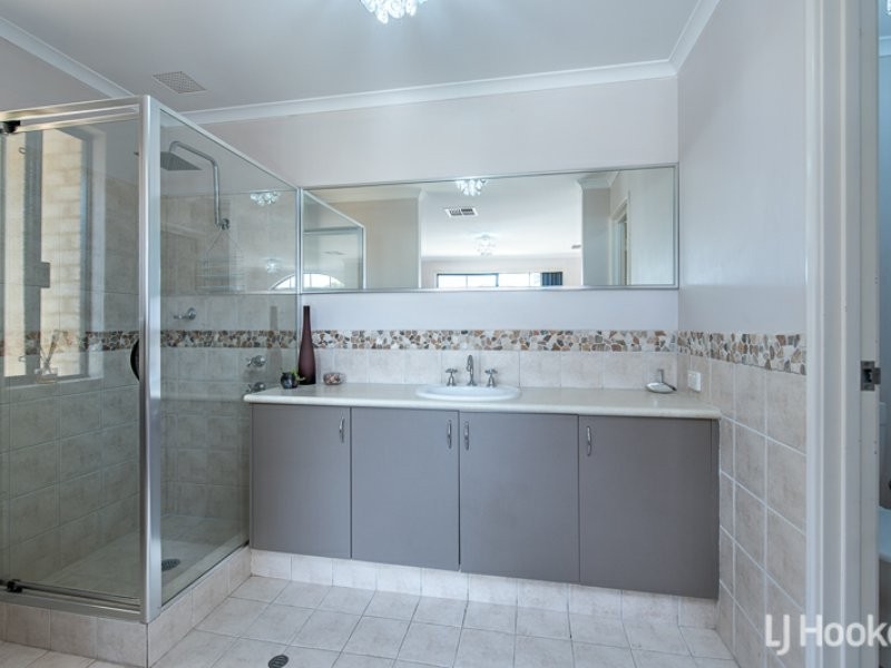 20 Campbell Road, Canning Vale WA 6155