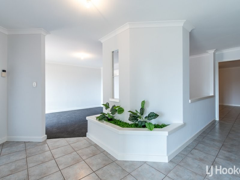 42 Redfox Crescent, Huntingdale WA 6110