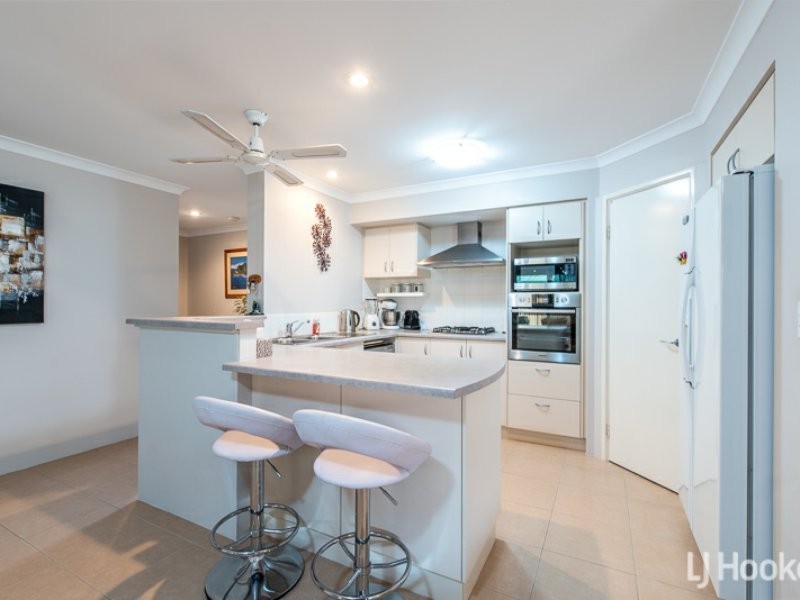 1/8 Haigh Road, Canning Vale WA 6155
