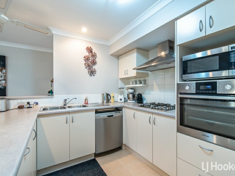 1/8 Haigh Road, Canning Vale WA 6155