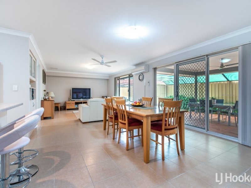 1/8 Haigh Road, Canning Vale WA 6155