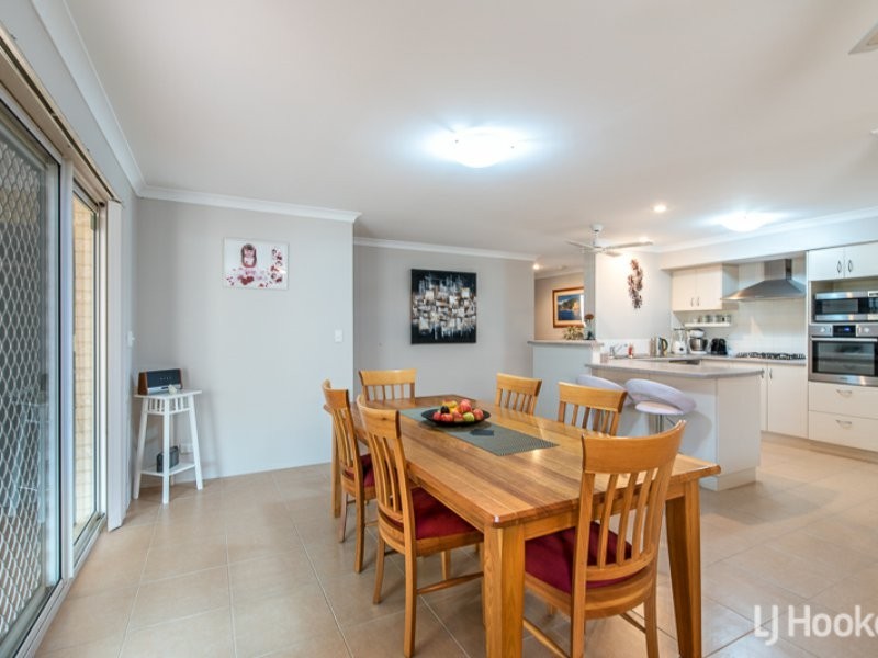 1/8 Haigh Road, Canning Vale WA 6155