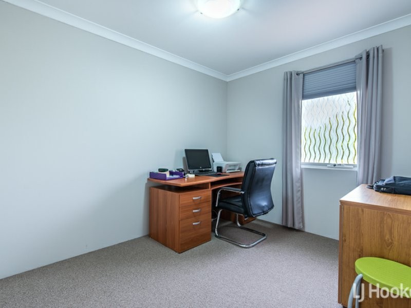 1/8 Haigh Road, Canning Vale WA 6155