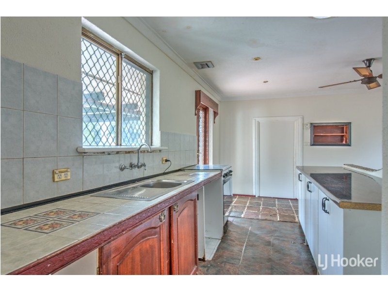 2 Delamere Way, Camillo WA 6111