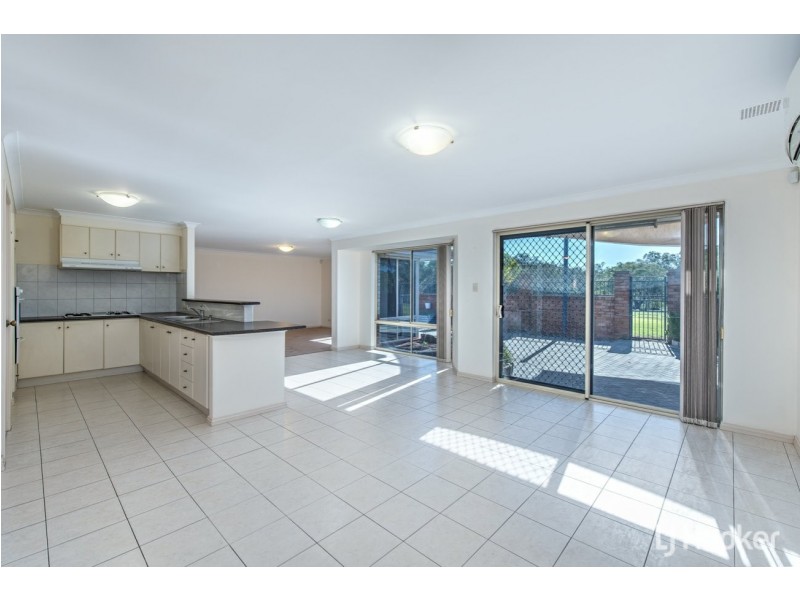 21/7 Lester Drive, Thornlie WA 6108