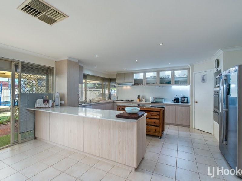 10 Dryandra Way, Thornlie WA 6108