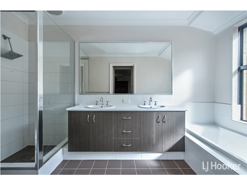 16 Grenoble Street, Piara Waters WA 6112