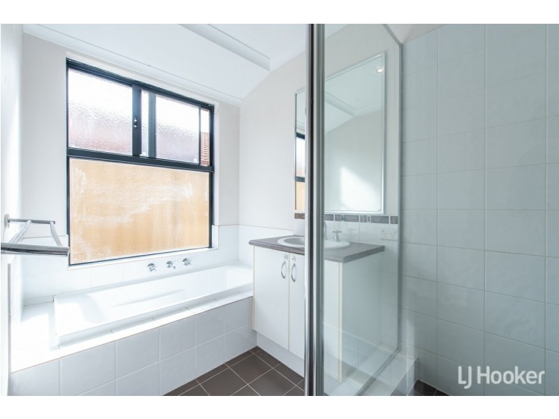 16 Grenoble Street, Piara Waters WA 6112