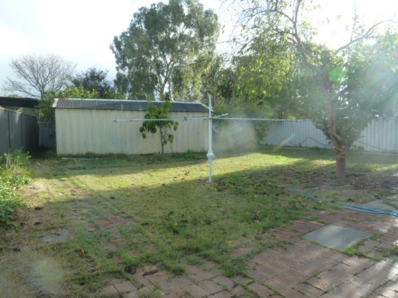 27 Wicklow Street, Thornlie WA 6108