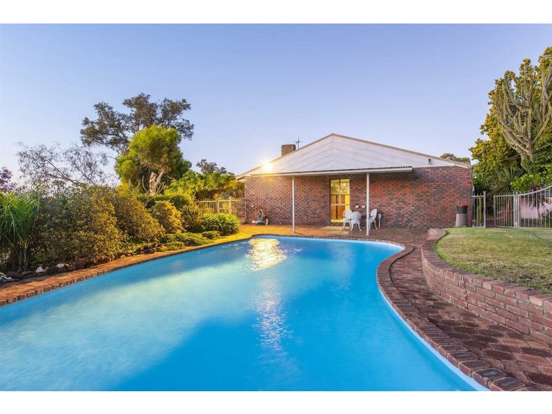 1 Howard Place, Kelmscott WA 6111