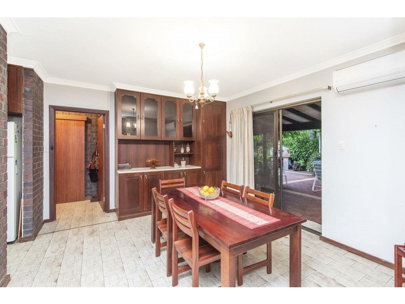 1 Howard Place, Kelmscott WA 6111