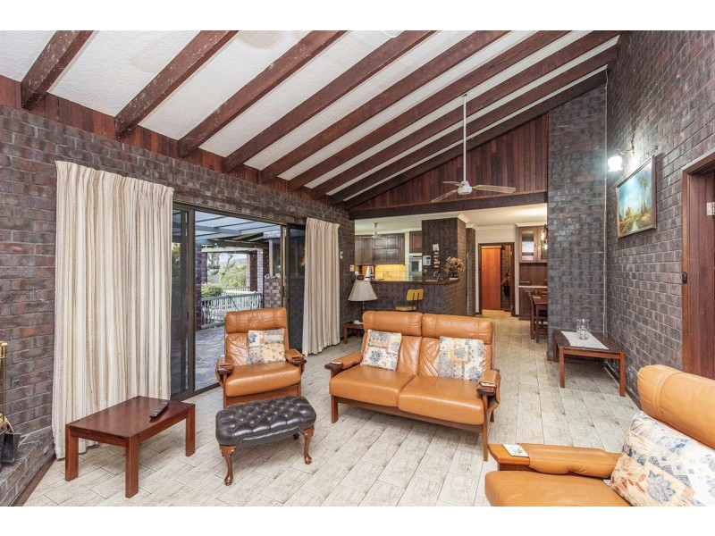 1 Howard Place, Kelmscott WA 6111