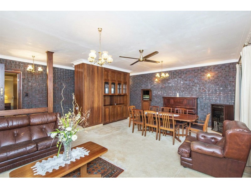 1 Howard Place, Kelmscott WA 6111