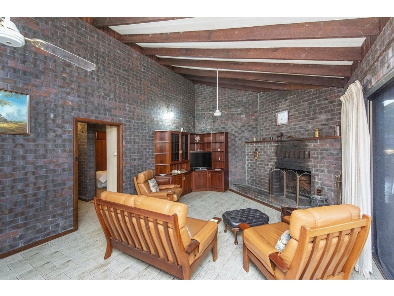 1 Howard Place, Kelmscott WA 6111