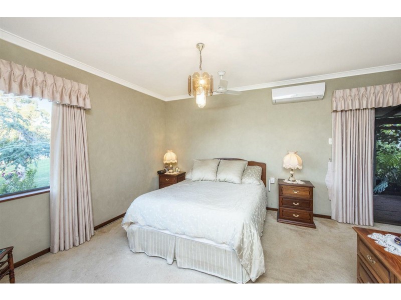 1 Howard Place, Kelmscott WA 6111