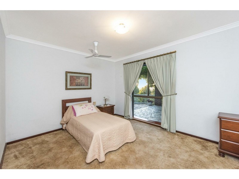 1 Howard Place, Kelmscott WA 6111