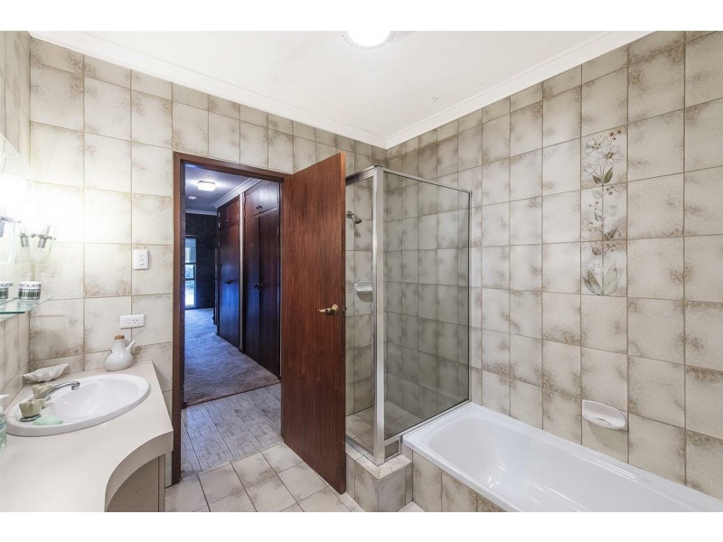 1 Howard Place, Kelmscott WA 6111