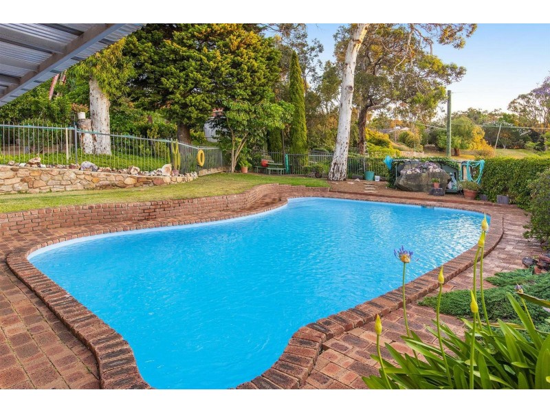 1 Howard Place, Kelmscott WA 6111