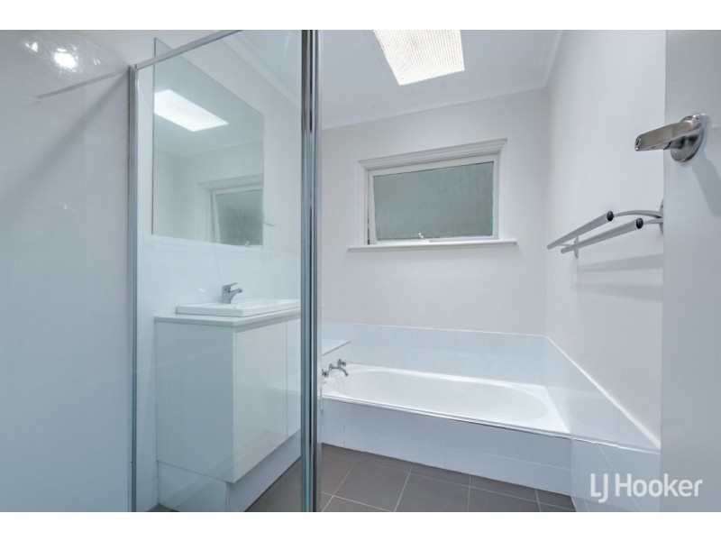 11 Lorenzo Street, Thornlie WA 6108