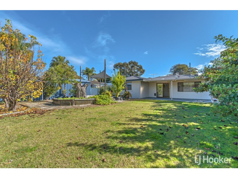 11 Lorenzo Street, Thornlie WA 6108