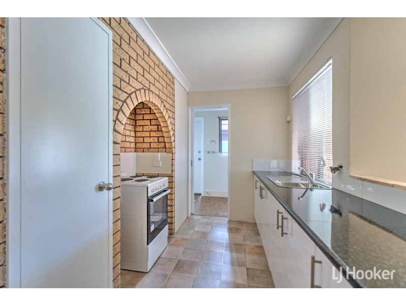 8 Southern River Road, Gosnells WA 6110