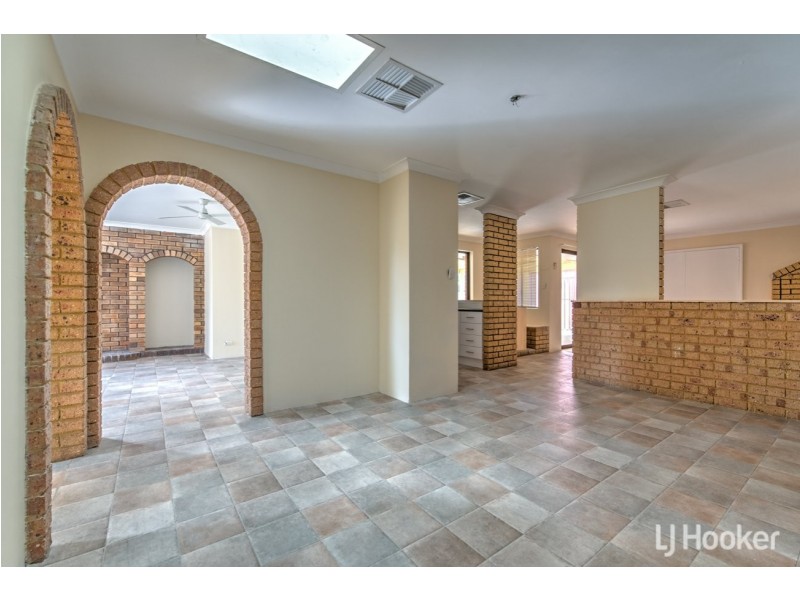 8 Southern River Road, Gosnells WA 6110