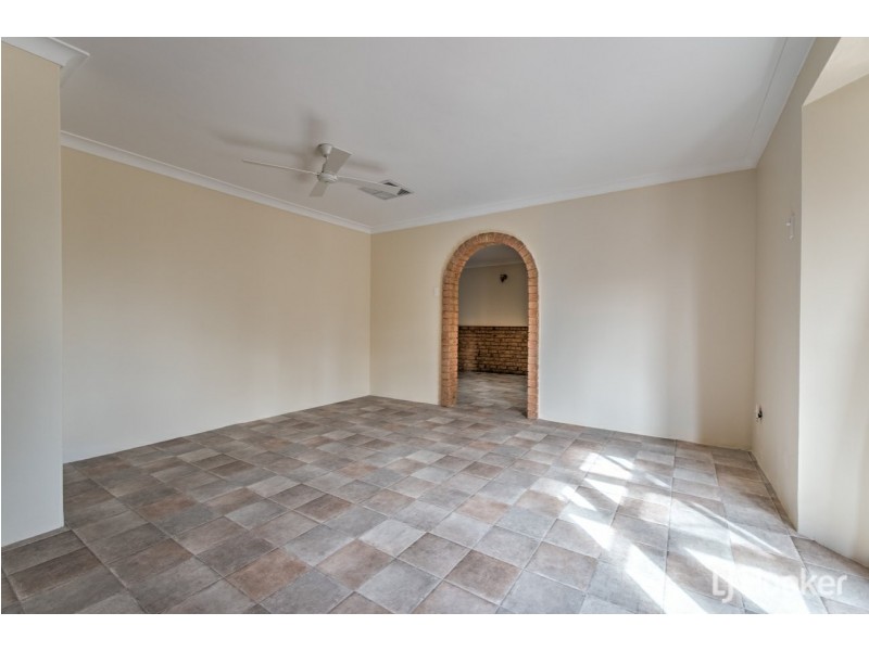 8 Southern River Road, Gosnells WA 6110