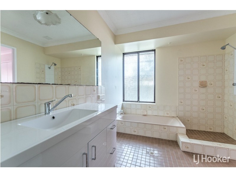 8 Southern River Road, Gosnells WA 6110