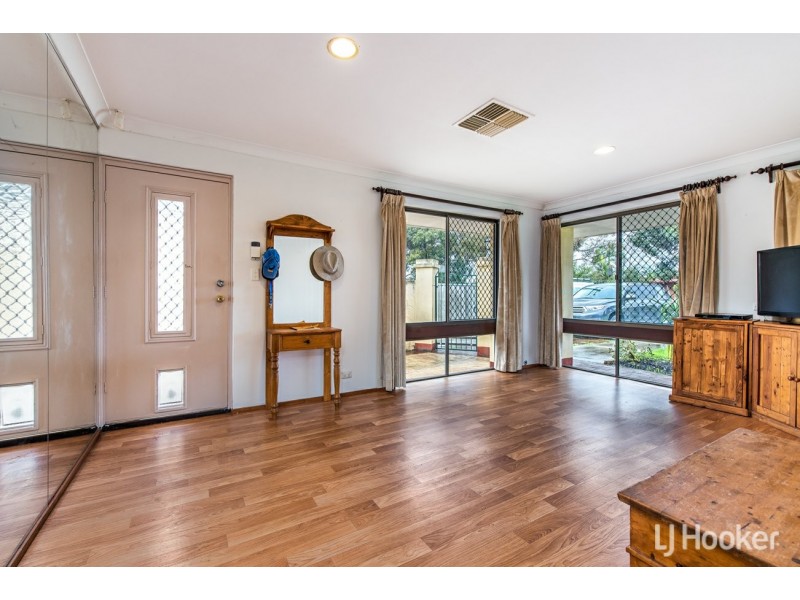 22 Ravenhill Road, Thornlie WA 6108