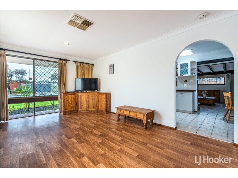 22 Ravenhill Road, Thornlie WA 6108