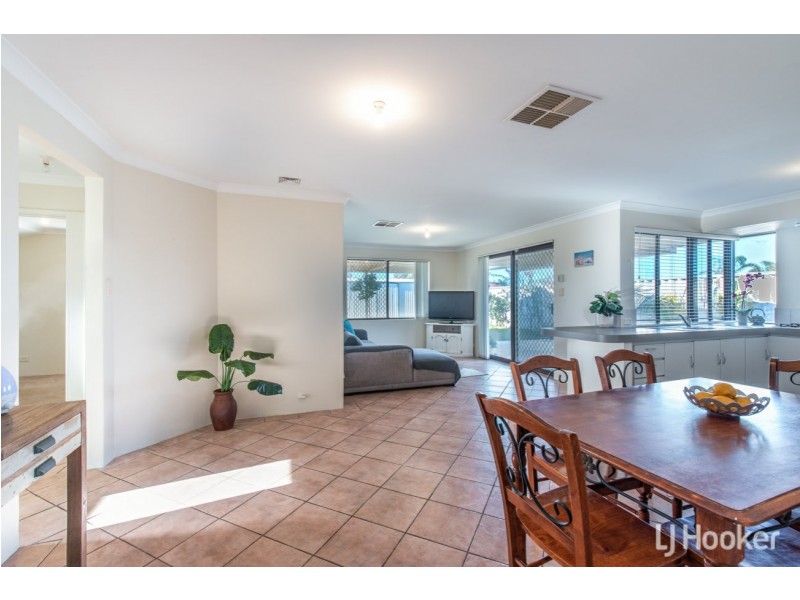 8 Flowerwood Way, Huntingdale WA 6110