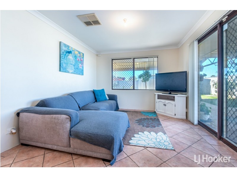 8 Flowerwood Way, Huntingdale WA 6110