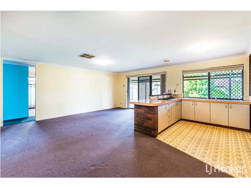 42 Sanderling Drive, Thornlie WA 6108