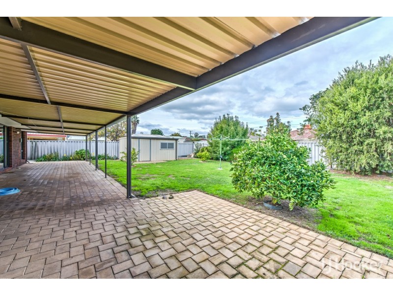 42 Sanderling Drive, Thornlie WA 6108