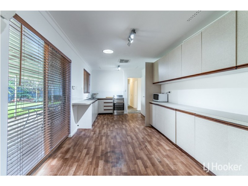 5 Jacaranda Place, Maddington WA 6109