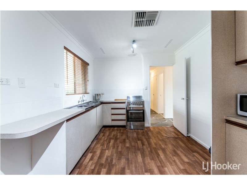 5 Jacaranda Place, Maddington WA 6109