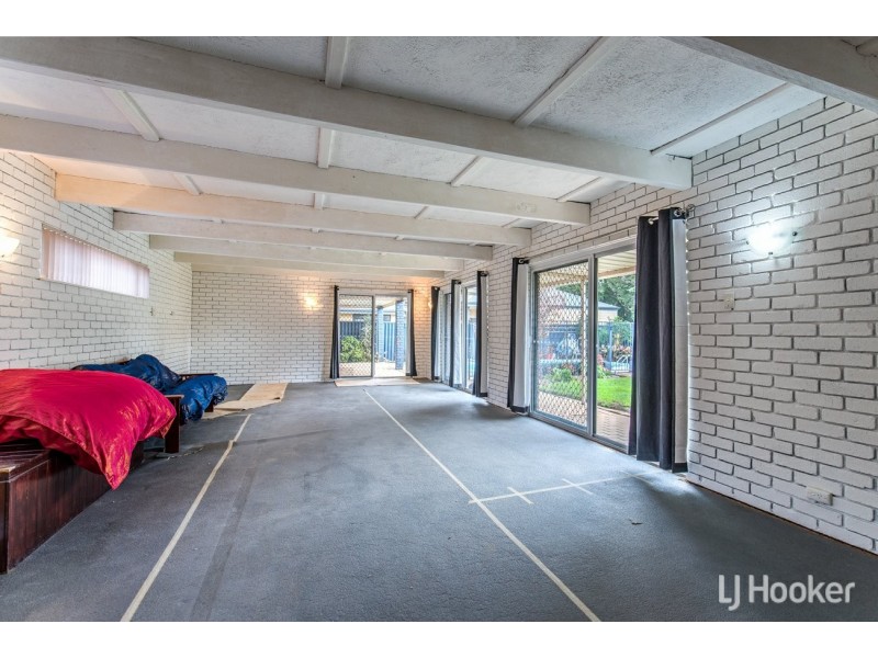 5 Jacaranda Place, Maddington WA 6109