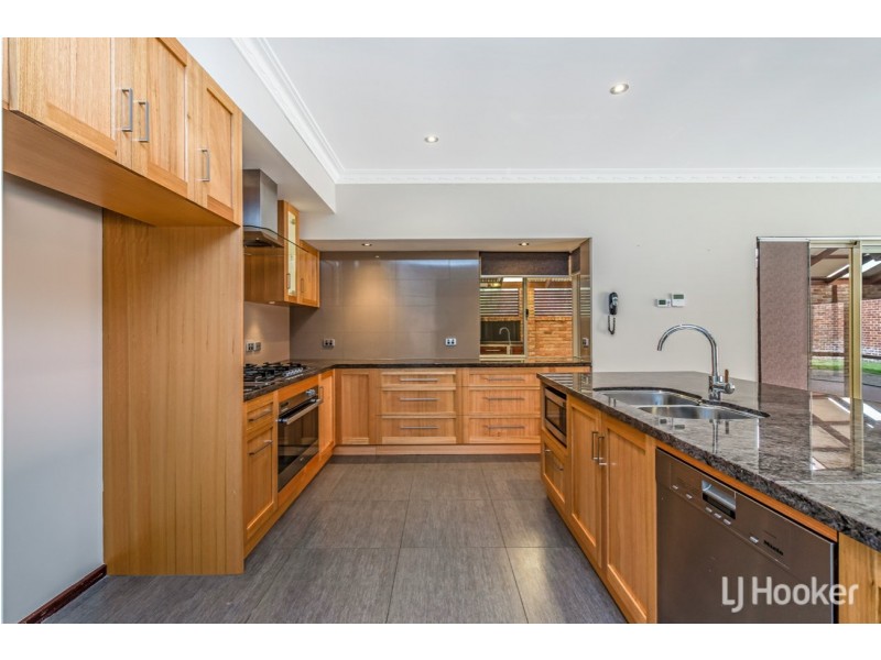 2 Santalum Retreat, Canning Vale WA 6155