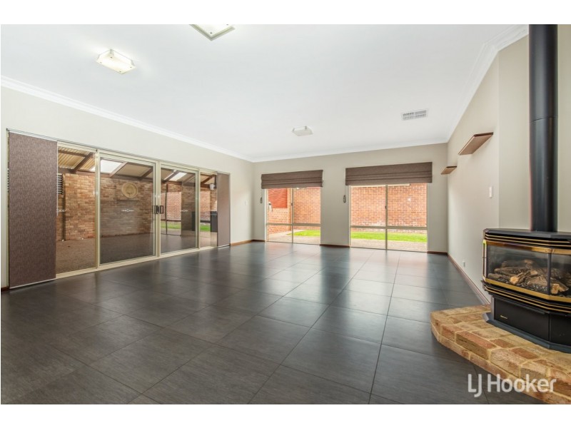 2 Santalum Retreat, Canning Vale WA 6155