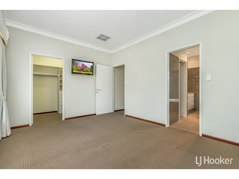 2 Santalum Retreat, Canning Vale WA 6155