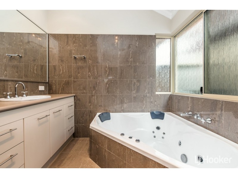 2 Santalum Retreat, Canning Vale WA 6155