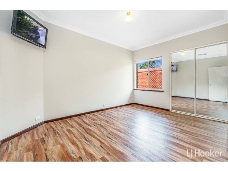 2 Santalum Retreat, Canning Vale WA 6155