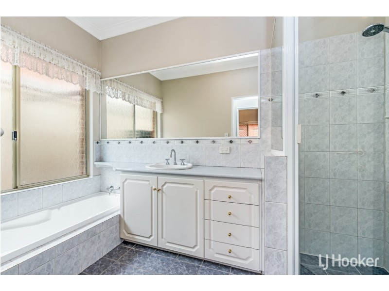 2 Santalum Retreat, Canning Vale WA 6155