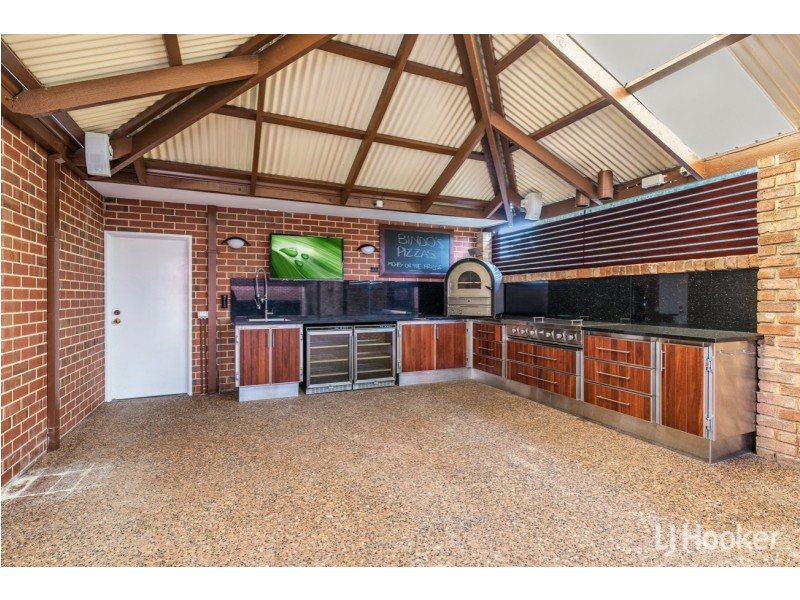 2 Santalum Retreat, Canning Vale WA 6155