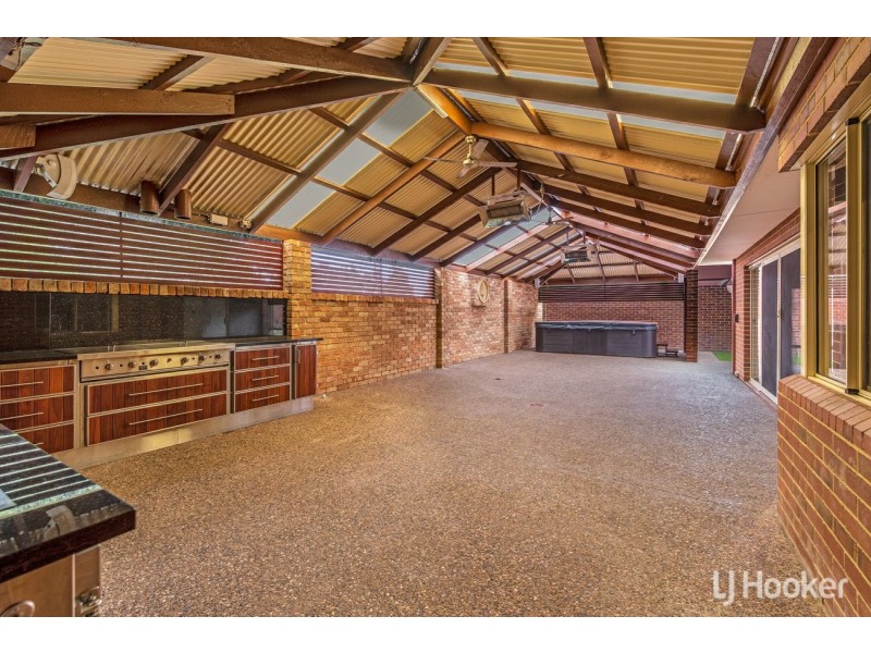 2 Santalum Retreat, Canning Vale WA 6155