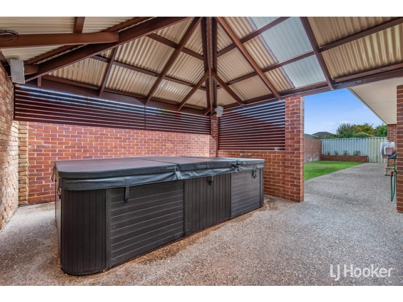 2 Santalum Retreat, Canning Vale WA 6155