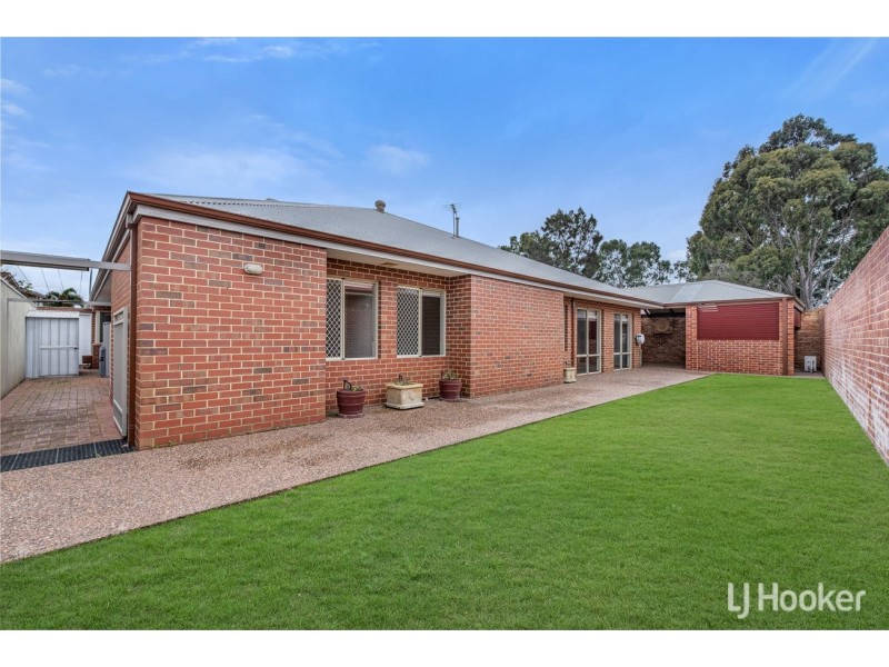 2 Santalum Retreat, Canning Vale WA 6155