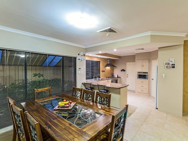 8 Philadelphia Parade, Canning Vale WA 6155